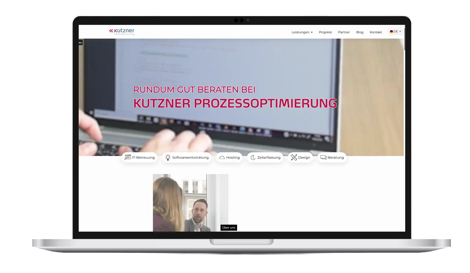 PC-Ansicht einer Website. Horizontal. Mehr Elemente passen nebeneinander.